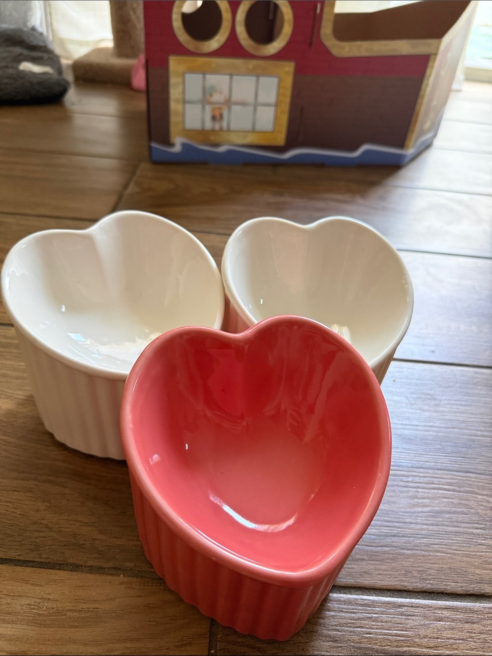 Raised and angled heart tall cat dishes bowls